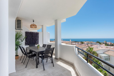 2 Bedroom Middle Floor Apartment in Calahonda - Image 1