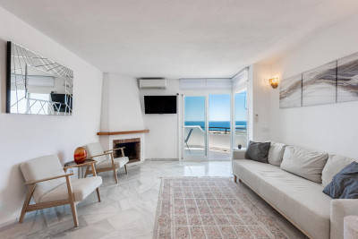 2 Bedroom Middle Floor Apartment in Calahonda - Image 5