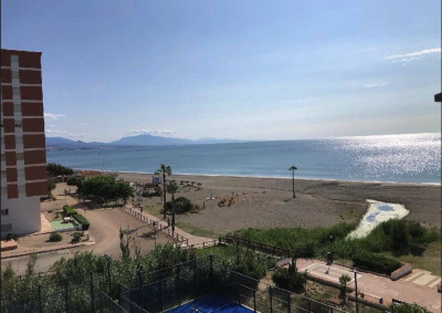 3 Bedroom Middle Floor Apartment in La Duquesa - Image 2