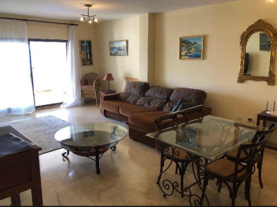 3 Bedroom Middle Floor Apartment in La Duquesa - Image 5