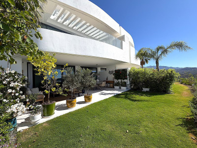 2 Bedroom Ground Floor Apartment in Marbella - Image 2