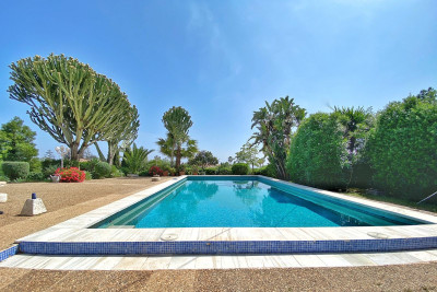 4 Bedroom Detached Villa in Marbella - Image 1