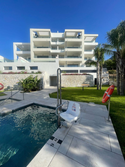 2 Bedroom Ground Floor Apartment in Benalmadena - Image 2