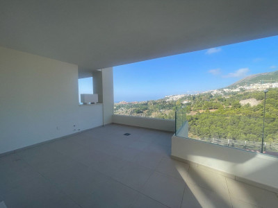 2 Bedroom Ground Floor Apartment in Benalmadena - Image 5