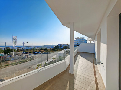 2 Bedroom Middle Floor Apartment in Estepona - Image 1