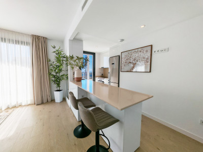2 Bedroom Middle Floor Apartment in Estepona - Image 4