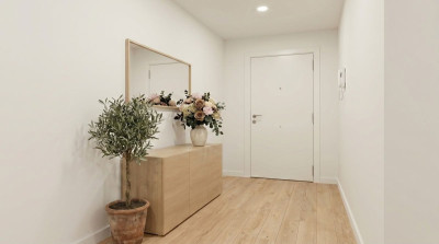 2 Bedroom Middle Floor Apartment in Estepona - Image 3