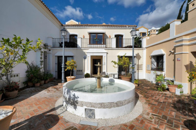 3 Bedroom Townhouse in Benahavís - Image 2