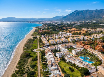 4 Bedroom Townhouse in Bahía de Marbella - Image 3