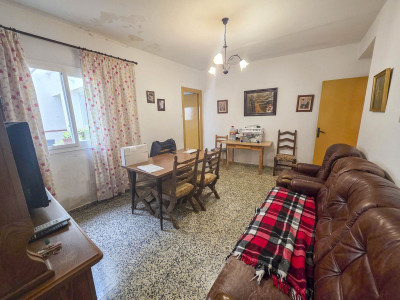 5 Bedroom Townhouse in Estepona - Image 2