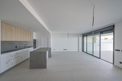 3 Bedroom Middle Floor Apartment in Altos de los Monteros - Image 3