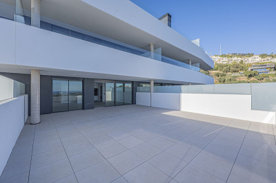 3 Bedroom Middle Floor Apartment in Altos de los Monteros - Image 4