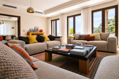 4 Bedroom Detached Villa in Benahavís - Image 2