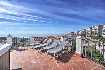 2 Bedroom Penthouse in Calahonda - Image 1