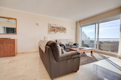 2 Bedroom Penthouse in Calahonda - Image 5