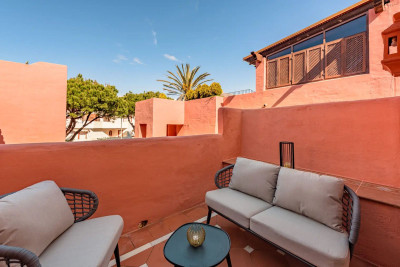 2 Bedroom Middle Floor Apartment in Elviria - Image 2