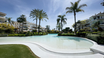 4 Bedroom Ground Floor Apartment in Marbella - Image 2
