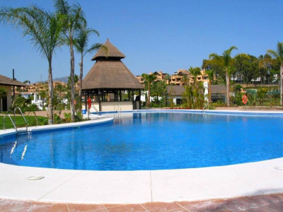 2 Bedroom Middle Floor Apartment in Estepona - Image 2