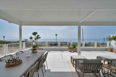 5 Bedroom Middle Floor Apartment in Benalmadena Pueblo - Image 1