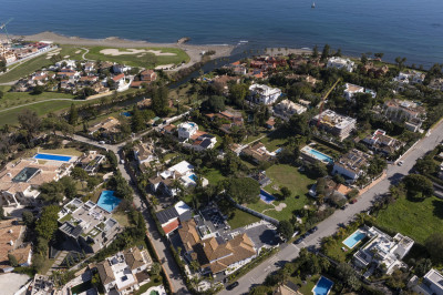 5 Bedroom Detached Villa in Estepona - Image 4