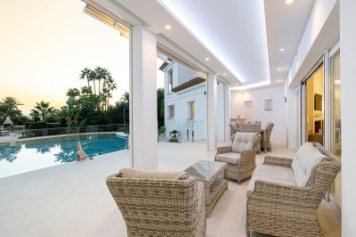 6 Bedroom Detached Villa in El Paraiso - Image 3