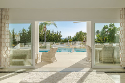 6 Bedroom Detached Villa in El Paraiso - Image 4