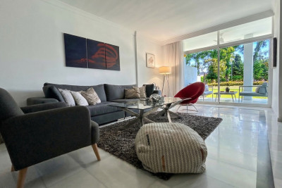 2 Bedroom Middle Floor Apartment in Puerto Banús - Image 1