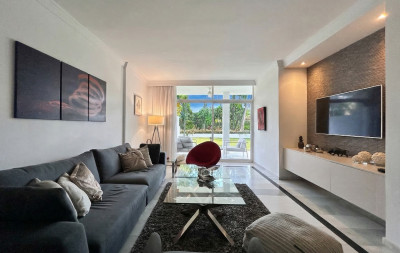 2 Bedroom Middle Floor Apartment in Puerto Banús - Image 2