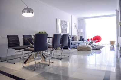 2 Bedroom Middle Floor Apartment in Puerto Banús - Image 4