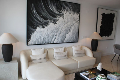 2 Bedroom Middle Floor Apartment in Marbella - Image 4