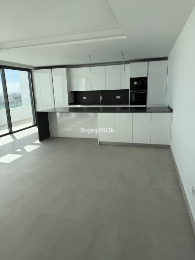 2 Bedroom Penthouse in Estepona - Image 2