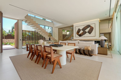 5 Bedroom Detached Villa in Marbella - Image 5