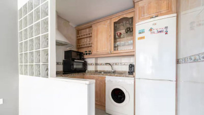 1 Bedroom Middle Floor Apartment in Marbella - Image 3