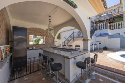 5 Bedroom Detached Villa in Mijas - Image 3