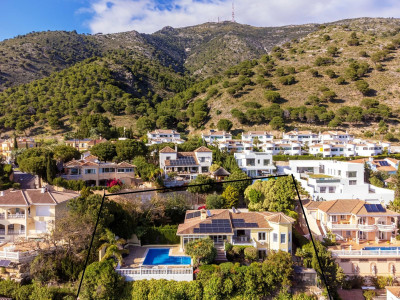 6 Bedroom Detached Villa in Mijas - Image 3