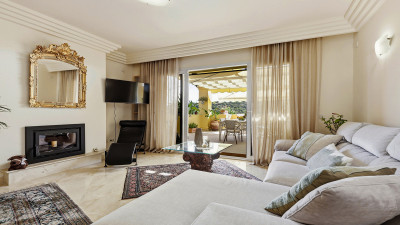 2 Bedroom Middle Floor Apartment in Casares - Image 4