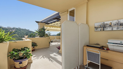 2 Bedroom Middle Floor Apartment in Casares - Image 5