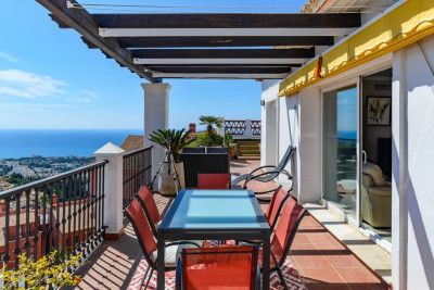 2 Bedroom Penthouse in Calahonda - Image 2