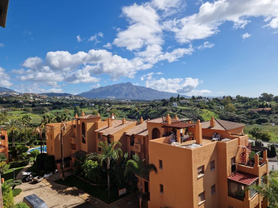 2 Bedroom Middle Floor Apartment in Benahavís - Image 5