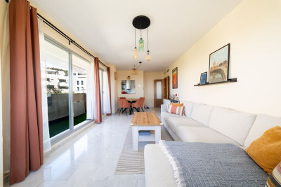 3 Bedroom Middle Floor Apartment in Riviera del Sol - Image 3