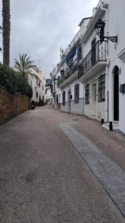 2 Bedroom Townhouse in Marbella - Image 1