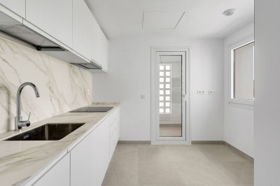 3 Bedroom Middle Floor Apartment in La Cala de Mijas - Image 3
