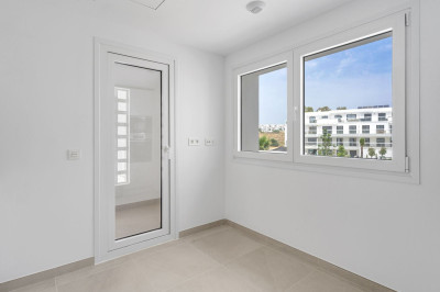 3 Bedroom Middle Floor Apartment in La Cala de Mijas - Image 4
