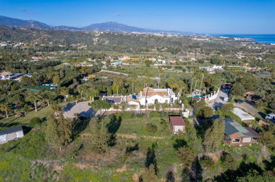 6 Bedroom Detached Villa in Estepona - Image 4