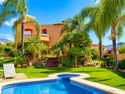 7 Bedroom Semi-Detached House in Marbella - Image 1