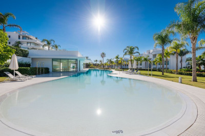 2 Bedroom Middle Floor Apartment in Estepona - Image 3