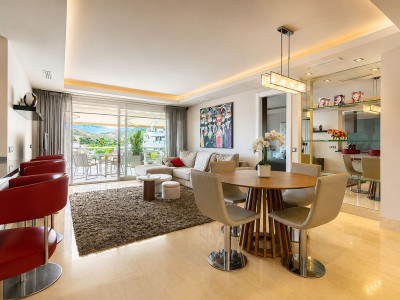 3 Bedroom Middle Floor Apartment in Benahavís - Image 3