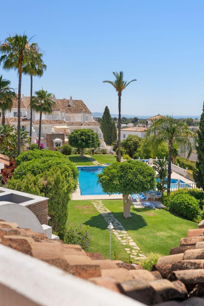 3 Bedroom Townhouse in Estepona - Image 1