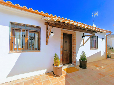 2 Bedroom Detached Villa in El Faro - Image 1