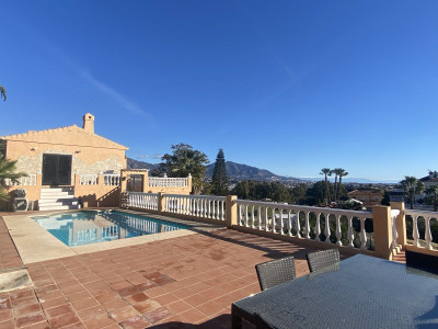 6 Bedroom Detached Villa in Mijas Costa - Image 1